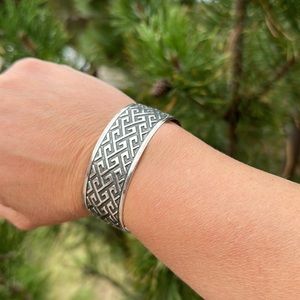 Silpada B1165 Sterling Silver Wide Cuff Bracelet 925 Etched Aztec Adjustable